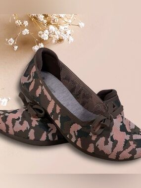 Cloudsteppers by Clarks Pink and Olive Camouflage Knit Ballet comfy Flats